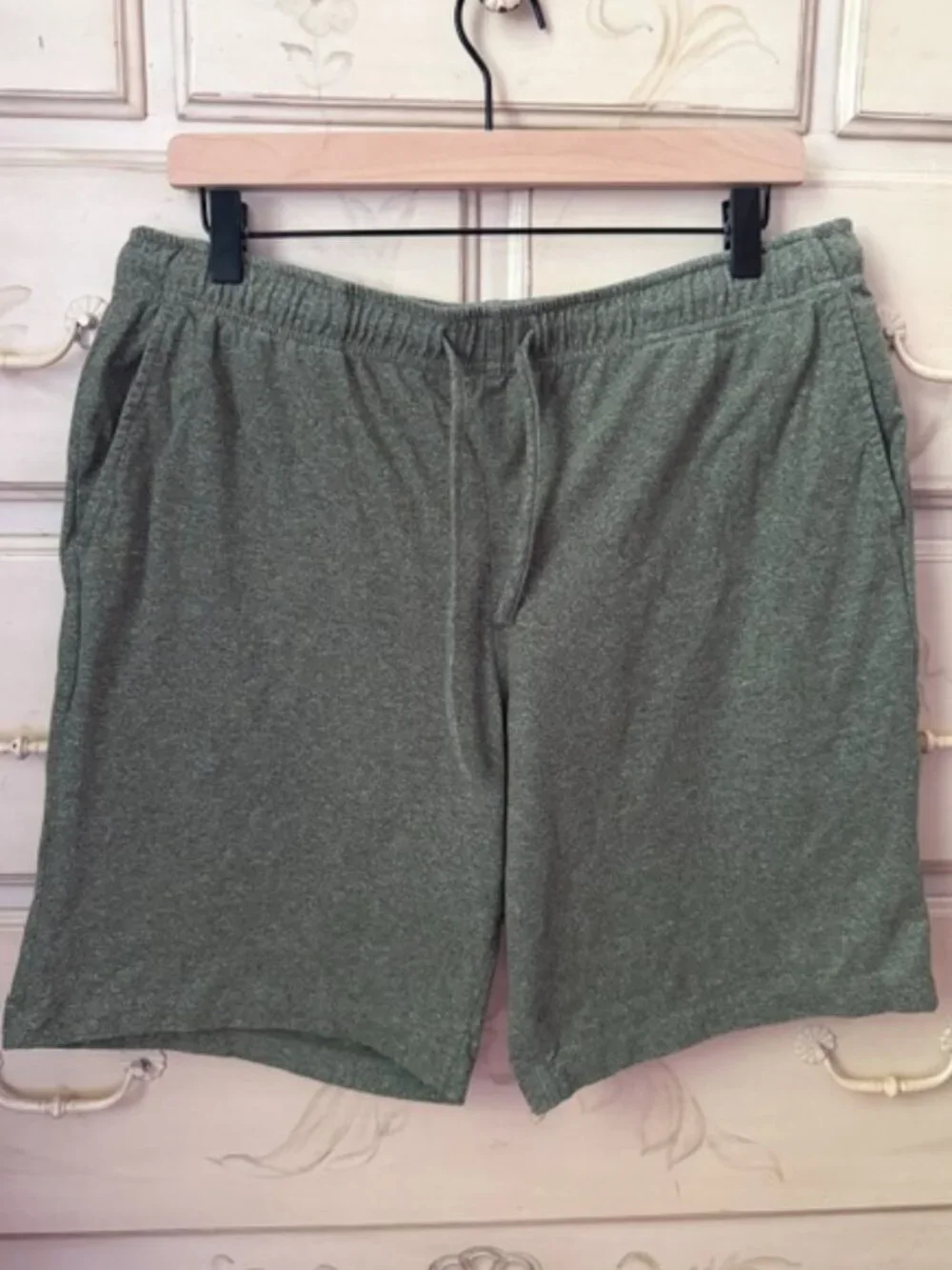 Men's Cotton Blend Lightweight Heather Green Shorts- size large- w/ pockets